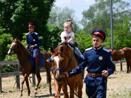 В станице Старочеркасской прошел фольклорный фестиваль "Славим Платова, героя"