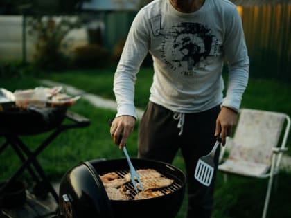 Травматолог рассказал о травмах, которые поджидают нас на даче