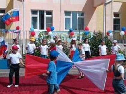 В образовательных организациях Таганрога прошли мероприятия, посвящённые Дню России