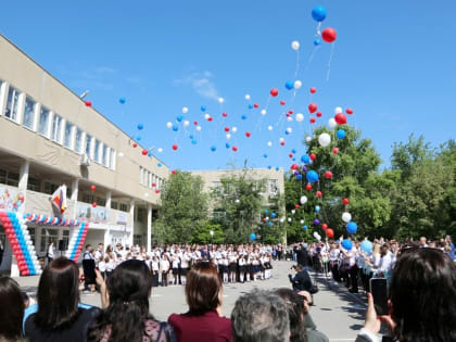 Последний звонок прозвенел сегодня для 1892 выпускников школ Волгодонска