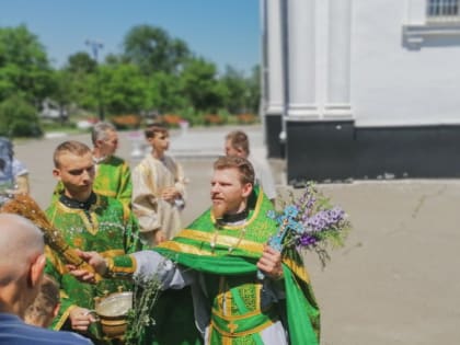 В Успенском храме отметили Троицу