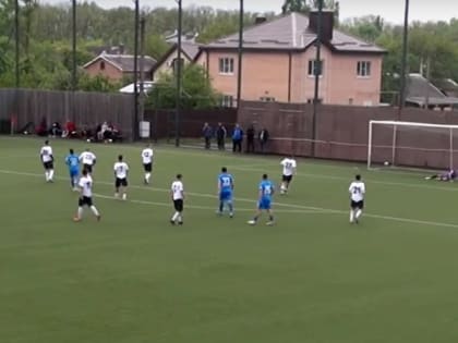 Новочеркасские футболисты потерпели разгромное поражение от лидера областного первенства