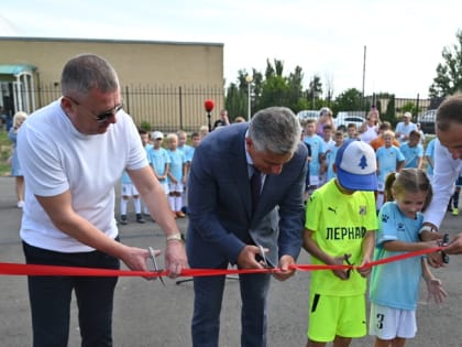 На стадионе «Ермак» в Новочеркасске открыли футбольное поле