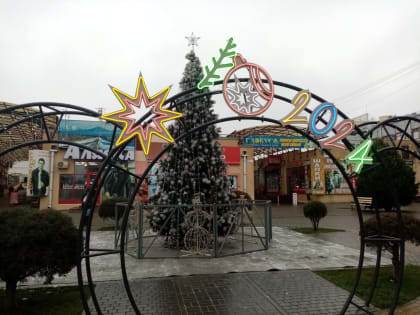 Таганрожцы соревнуются и украшают город к празднику