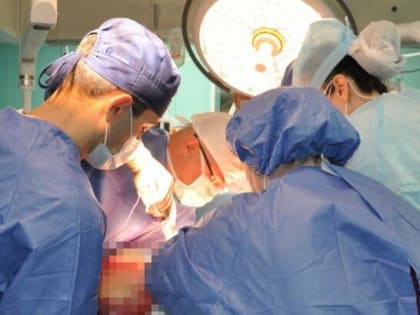 Ростовские хирурги вырезали пациентке 20-килограммовую опухоль