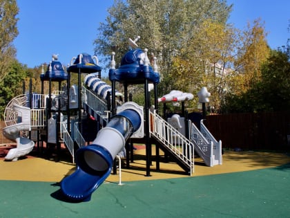 Завершены работы по установке детской игровой площадки в военном городке в районе МКД по ул. Садовая д. 22 , корп. 2