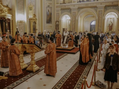 В канун дня Усекновения главы Пророка и Крестителя Господня Иоанна митрополит Меркурий совершил всенощное бдение в Ростовском кафедральном соборе