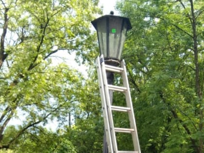 На Каменной лестнице Таганрога отремонтировали светильники