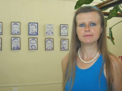 В Шахтинском музее открылась выставка художницы Елены Сухоруковой «Творцы Победы»