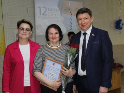 «Единая Россия» поздравила медицинских сестер в городе Волгодонске