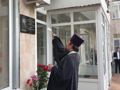 «Он жил больницей»: мемориальную доску в память о Викторе Жукове открыли в городской больнице №1