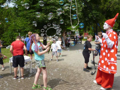 В парке Таганрога продолжается праздничное веселье