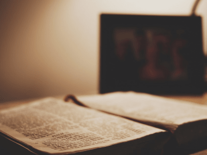 Ростовчанин продает Библию 1900 года за пять миллионов рублей