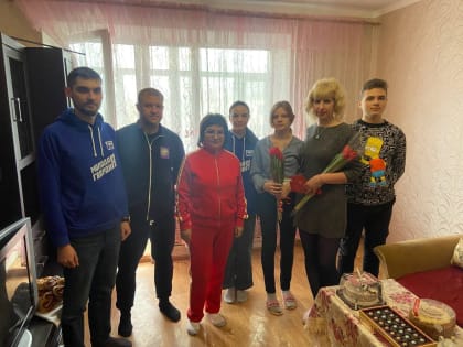 Молодогвардейцы Ростовской области навестили семью беженцев