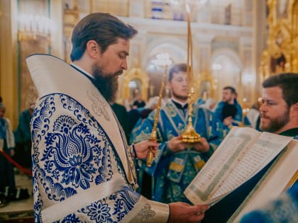 В канун престольного праздника епископ Артемий совершил всенощное бдение в Ростовском кафедральном соборе