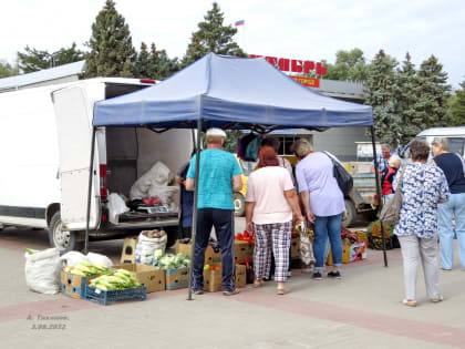 Первая осенняя ярмарка «выходного дня» проходит  традиционно на площади «Победы»