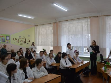 В Шахтах парламентарии провели открытый урок в школе №4