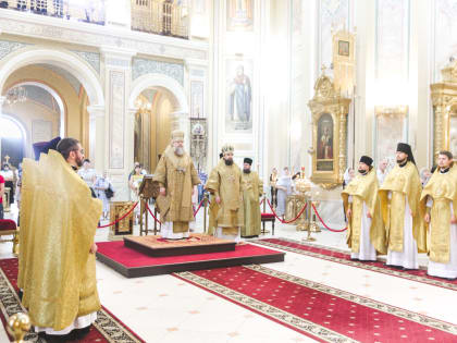 Митрополит Ростовский и Новочеркасский Меркурий совершил Божественную литургию в Ростовском кафедральном соборе