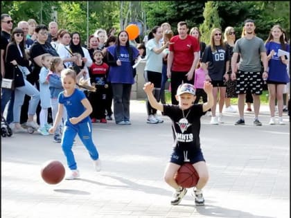 Спортивно-развлекательная программа к Дню семьи