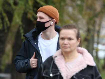 "Пришло время снова натянуть маску": медики выявили штамм COVID-19 «эрис»