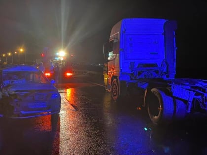 На трассе «Ростов-Азов» 74-летний водитель на «Ладе» влетел в тягач