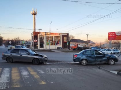 Ищут очевидцев ДТП в Шахтах: на улице Маяковского не разъехались «Акцент» и «Гранта»