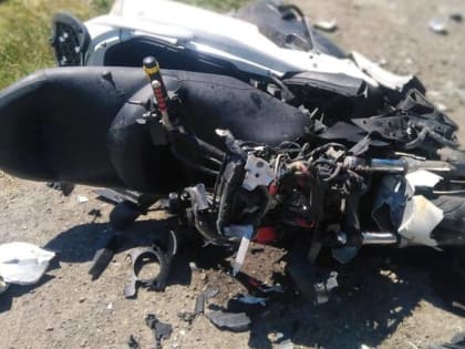 В Ростовской области водитель мотоцикла на полном ходу врезался в иномарку. Он и его пассажирка погибли на месте. Трагедия случилась на Мариупольском шоссе под Таганрогом.