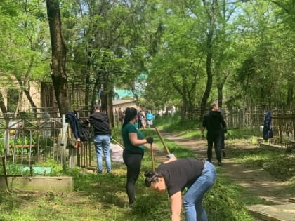 На Старом кладбище Таганрога прошел субботник