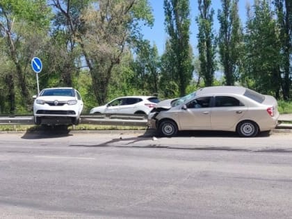 Пострадавшие в больнице: в Волгодонске на Цимлянском шоссе столкнулись две иномарки