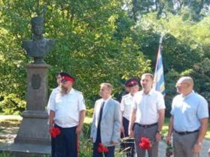 Таганрогские казаки провели торжественное мероприятие, посвященное 270-й годовщине со дня рождения атамана Платова