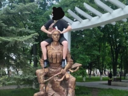 12-летний школьник осквернил памятник воинам в Ростовской области – надо ли наказывать?