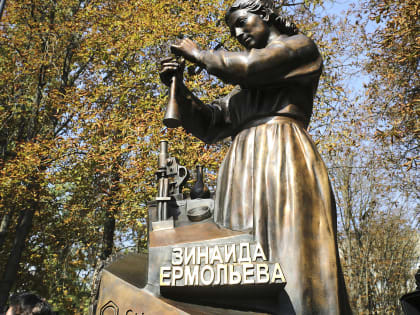 Она спасла миллионы жизней: памятник великому микробиологу установили в Ростове