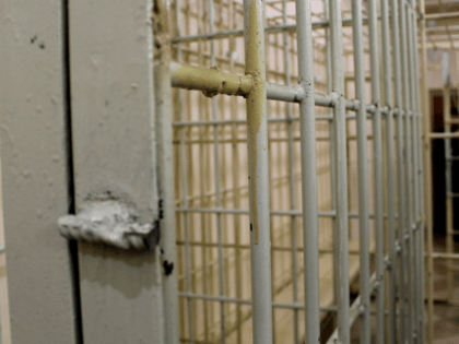 Прикрываясь связями адвокат в Ростове обещал «отмазать» клиента от уголовки и обманул