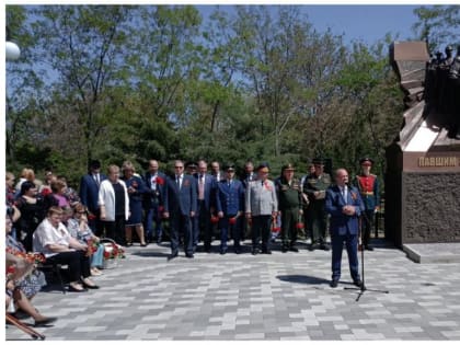 В Усть-Донецком районе торжественно открыли мемориал «Павшим за Родину»