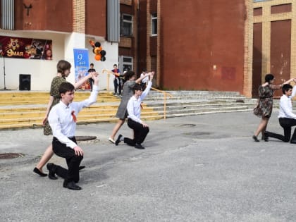 Агитбригада ВИТИ НИЯУ МИФИ начала череду поздравительных выступлений, посвященных Дню Великой Победы