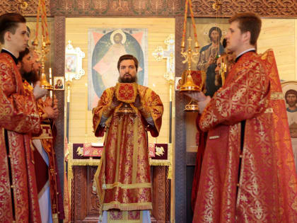 В четверг Светлой седмицы епископ Таганрогский Артемий совершил Божественную литургию в храме праведных Иоакима и Анны г. Ростова-на-Дону
