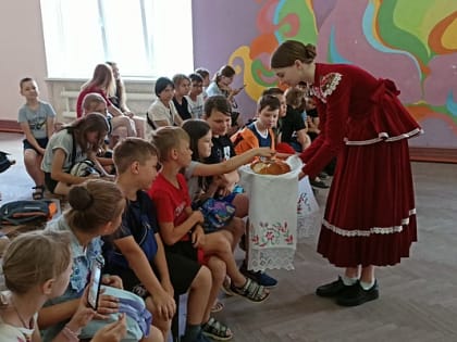 В клубе им.Красина шахтинцев познакомили с традициями, обычаями, песнями и играми донского казачества