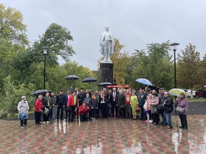 В Красном Сулине к 100-летию Союза ССР открыли памятник Владимиру Ильичу Ленину