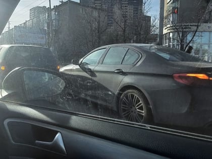 Два ДТП парализовали движение на проспекте Нагибина в Ростове