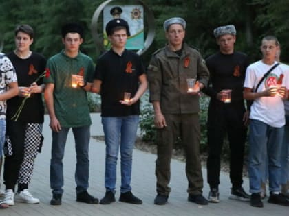 «Вспомним всех поименно»: молодежь Волгодонска провела акцию «Свеча памяти»