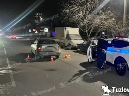 В Новочеркасске мужчина попал под машину, переходя улицу рядом с пешеходным переходом
