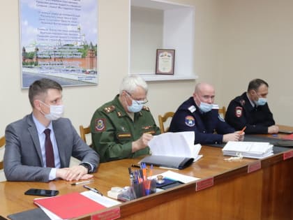 Глава администрации г.Шахты Андрей Ковалев пообщался с призывниками