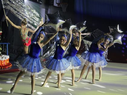 Во Дворце спорта города Аксая прошёл Новогодний отчётный концерт отделения художественной гимнастики Спортивной школы №1