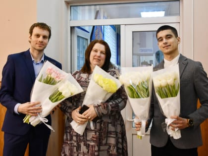 Женщин Аксайского района поздравили с международным женским днём