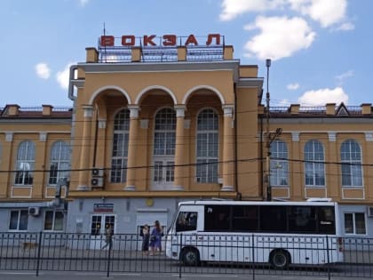 Скамейки и навесы установят на вокзале «Таганрог-Пассажирский»