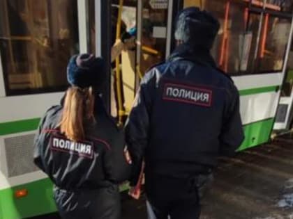 В Ростове в автобусах  поймали больше 40 безмасочников за один день