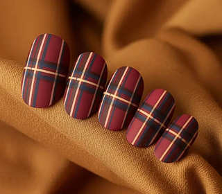 Приклад Preppy Plaid манікюр в клітинку