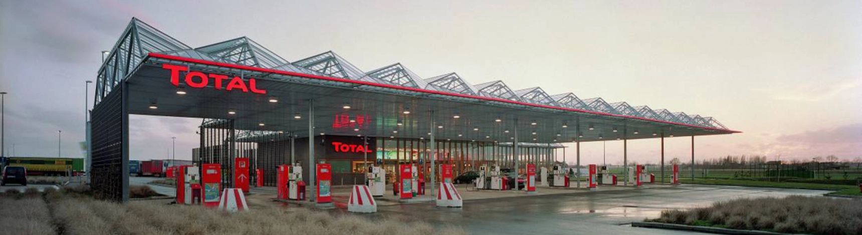 €2.49 per litre: How the oil crisis is changing the real cost of driving in Europe