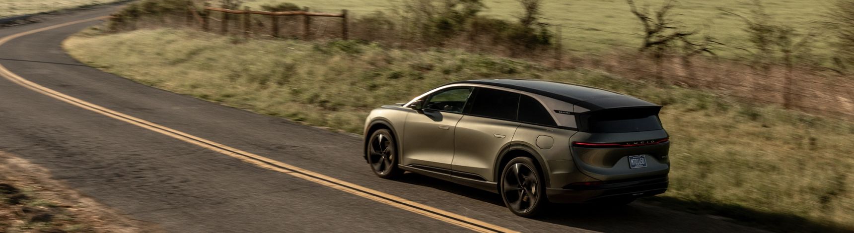 Lucid Gravity wins 2026 World Luxury Car of the Year. A new benchmark for Luxury SUVs?