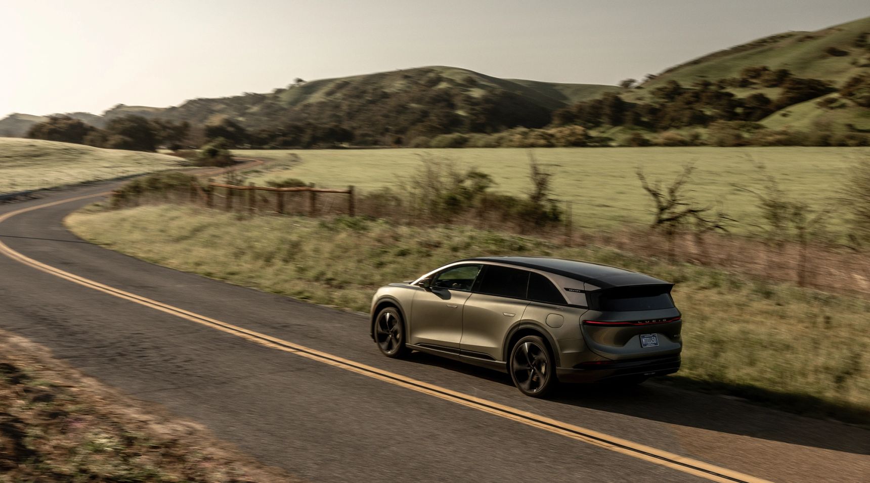 Lucid Gravity wins 2026 World Luxury Car of the Year. A new benchmark for Luxury SUVs?